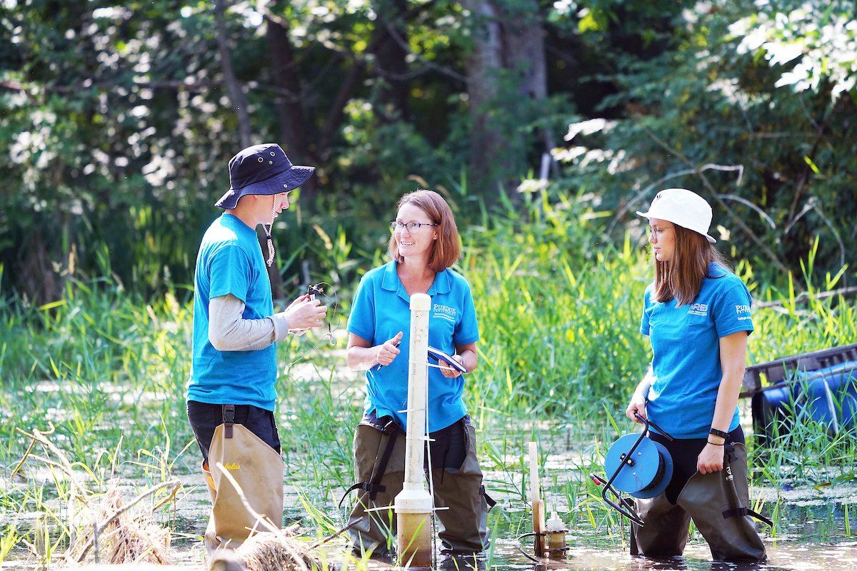 Congratulations, <a href="/LauraBowling11/">Laura Bowling</a>! <a href="/APLU_Ag/">APLU Agriculture</a> and <a href="/USDA/">Dept. of Agriculture</a> honored the <a href="/PurdueNRES/">Purdue NRES</a> director and <a href="/PurdueAgronomy/">Purdue Agronomy</a> professor with a 2023 Excellence in College and University Teaching Award for Food and Agricultural Sciences. aplu.org/news-and-media…