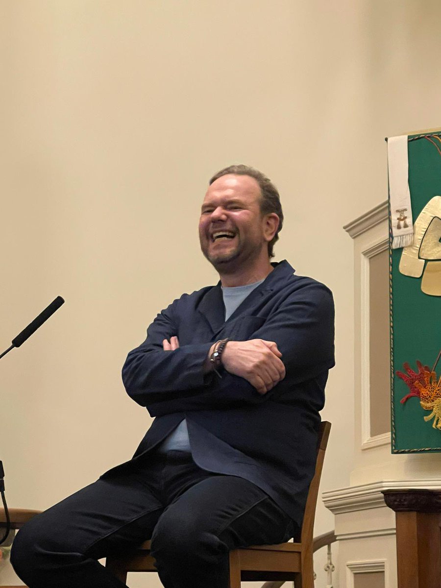 StewartMarkie's tweet photo. Was an absolute pleasure to listen to and meet the man himself @mrjamesob in St Andrew’s last Saturday. 
Very nice guy. 
Doing a talk for the launch of his new book ‘How They Broke Britain’. 

Drove for  1hr 45mins to get there. Well worth it. #HowTheyBrokeBritain https://t.co/06EzpEvGjX
