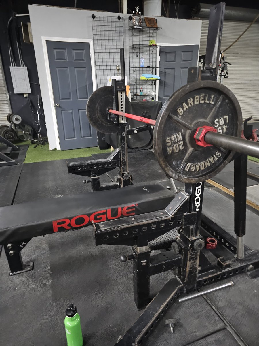 Today's lift: Bench! 

You can lift daily if you program right. 

#strength #strengthfirst #benchpress