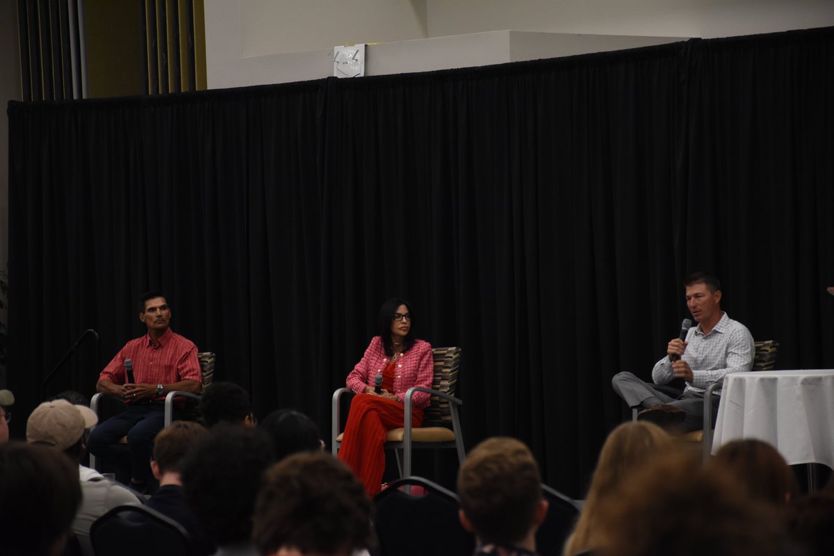 CogginCollege's tweet photo. The Foundations of Business held their third event on October 23rd. This event focused on entrepreneurship and included a panel featuring key business leaders: Steve Elder, John F. Andrews, and Kim Thomson. https://t.co/Y2cPuXxF2x