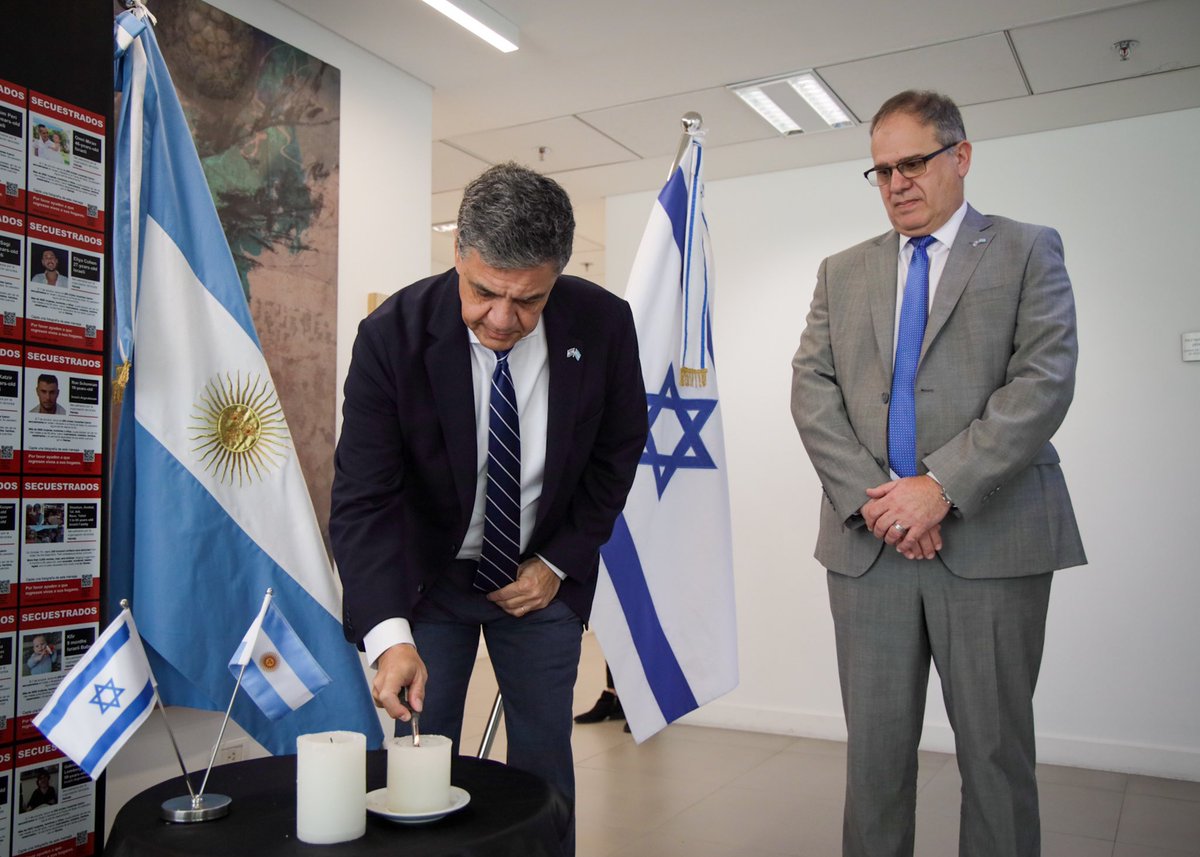 jorgemacri's tweet photo. Junto a @AmbEyalSela, embajador de Israel en Argentina, encendimos una vela en conmemoración de los fallecidos y pedimos por la liberación de los rehenes que esta guerra tiene en medio.
#Liberenlos #Bringthemhomenow https://t.co/i5Gyc0aphv