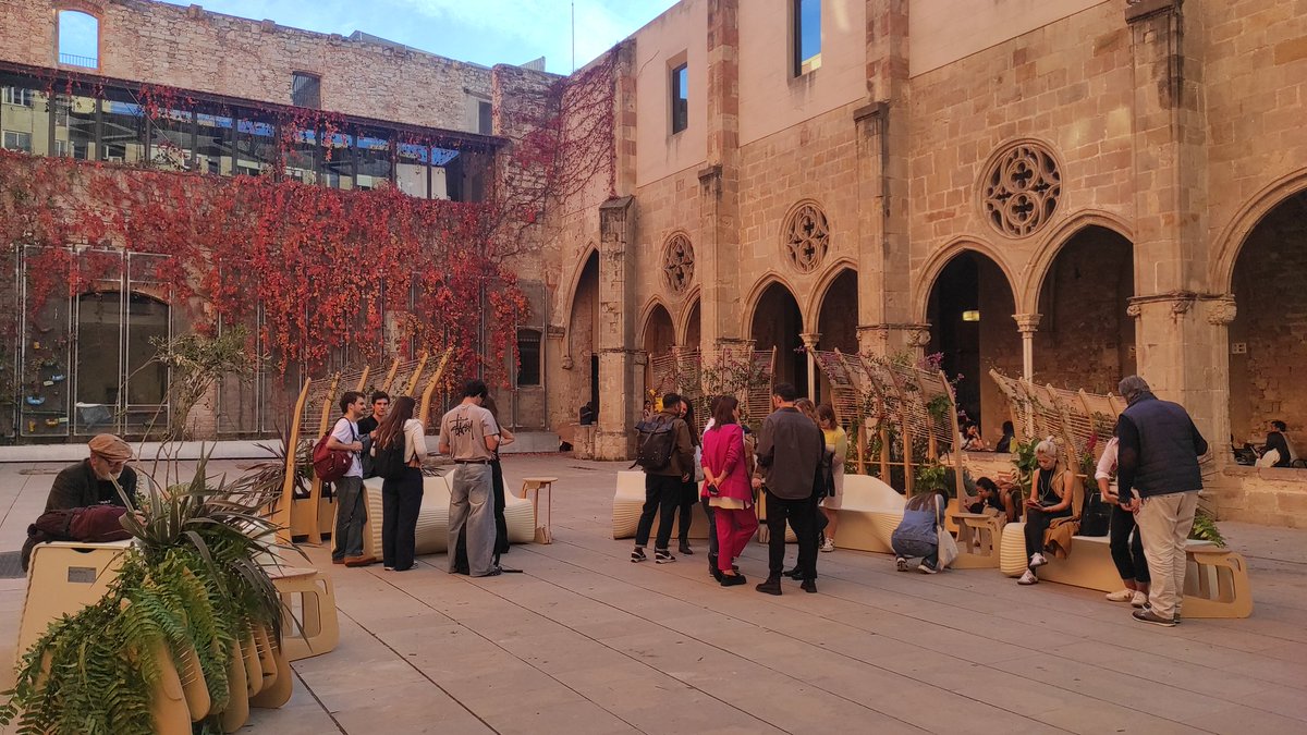 FundacioComtal's tweet photo. Presents a la inaguració del projecte Respira de la mà de @IAAC i amb el suport de @bcn_ajuntament. A partir de dijous podeu veure el resultat a l'espai #BenetCorner! https://t.co/7E2h010GHb