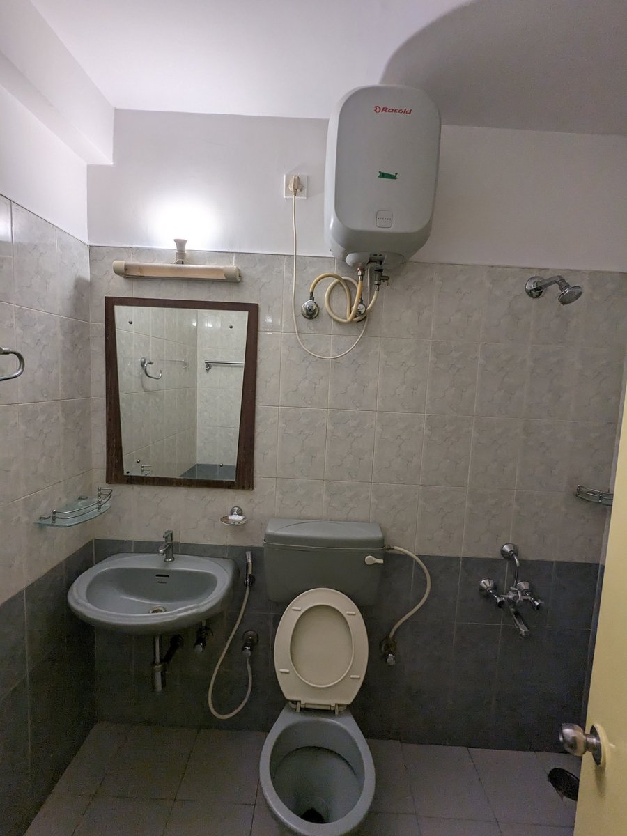 RudraPrashant98's tweet photo. Hi folks!
Looking for flatmates as I have
finalized this 3 BHK flat with 2 bath in @hsrlayout sector 2, in a good society and locality as well.
Rent 17.5k per room

DM me if you want to call this a home, and could enjoy the view while working.
@BangaloreRoomi
@FlatsnFlatmates https://t.co/sGEZphL03J