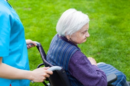 GriswoldAtlanta's tweet photo. The late stages of Alzheimer's disease can be difficult for the patient, family, and caregivers. It's essential to know the symptoms, understand the progression of the disease, and provide thorough care. Knowing what to expect can help you be prepared: https://t.co/jQTFDfX2Sr https://t.co/cbpFPxheBU