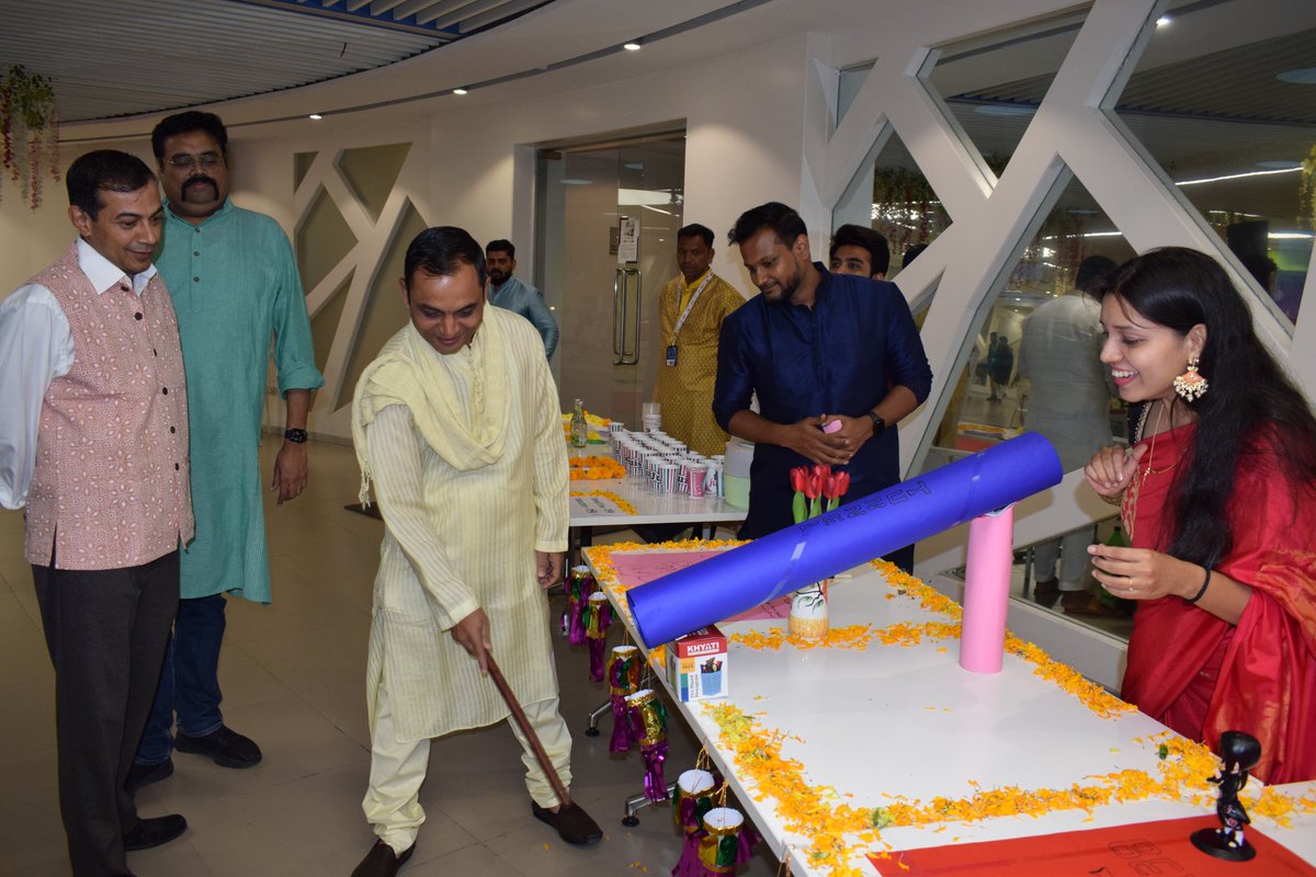 YASH_Tech's tweet photo. Diwali transformed #YASH into a festive paradise. Stalls, vibrant Rangolis & spirit of togetherness filled the air with joy & laughter #HappyDiwali 

#DiwaliAtWork #LifeAtYASH #CelebrationsAtYASH