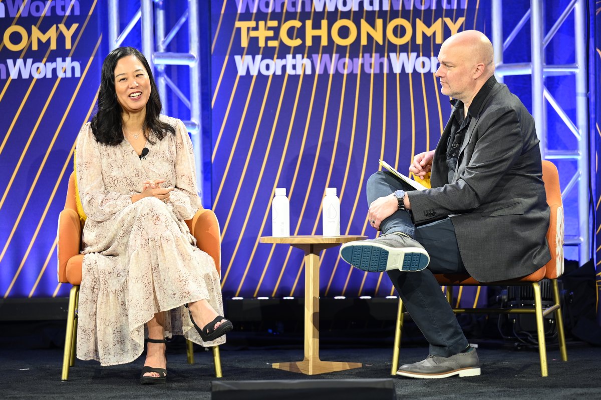 techonomy's tweet image. Rebecca Yeung, Corporate Vice President Operations Science and Advanced Technology at @FedEx, talks FedEx&apos;s new AI-powered software for parcel handling and robotic solutions to package processing with Worth Media Group&apos;s Dan Costa at #Techonomy23