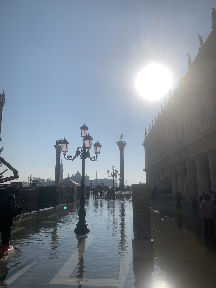 ElifGrz's tweet photo. Su içinde yaşam…#Venezia https://t.co/fHZIRzX8mY