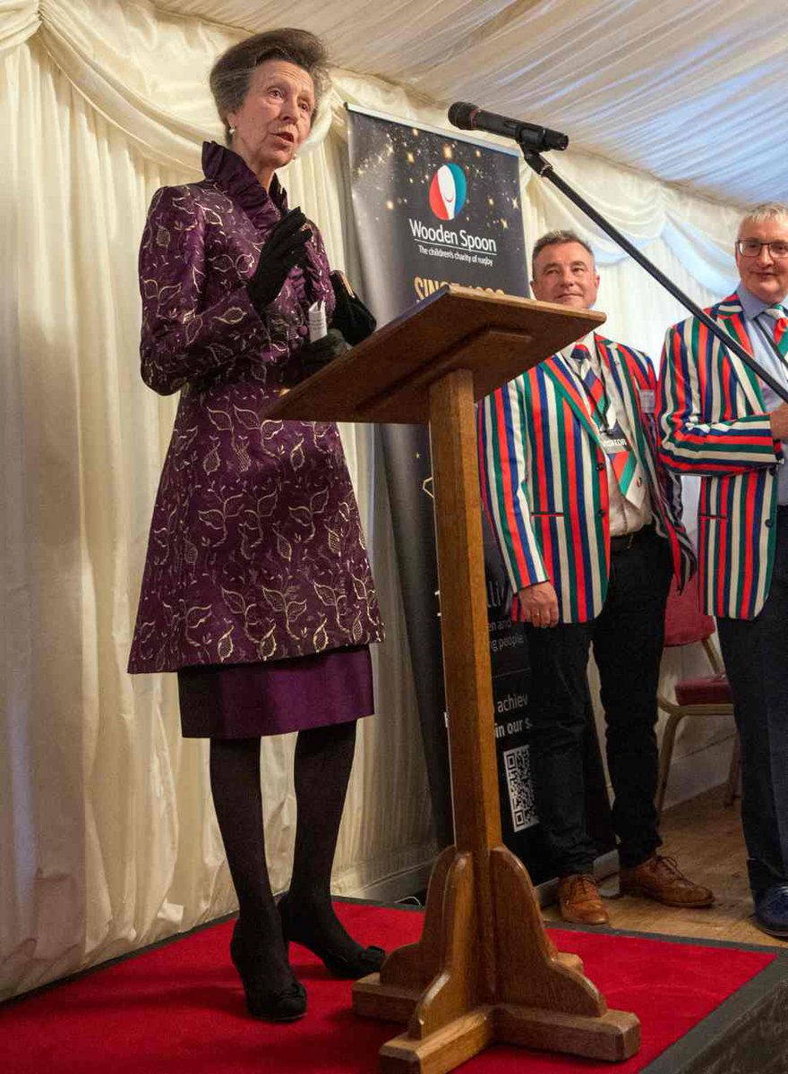 #PrincessAnne
#ThePrincessRoyal 
#RoyalFamily 

🥂 Princess Anne attended the celebratory event of Wooden Spoon to celebrate its 40th anniversary on 8 November 2023. 

Read more about the event 👇
woodenspoon.org.uk/2023/11/14/cel…