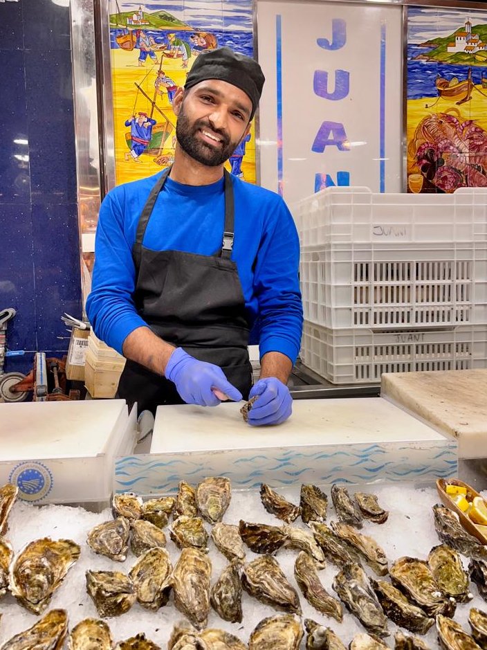 la_boqueria's tweet image. 👉🏼 A la Boqueria trobaràs diverses parades on gaudir d'aquesta delícia, amb ostres d'Espanya i de França: La Peixera, Marisc Selecte Juani, Marisc Luci i Noemí, l'Ostreria de la Boqueria, Peix i marisc, pop i preparats...

#laboqueria #marisc #Mercat
@MercatsBCN