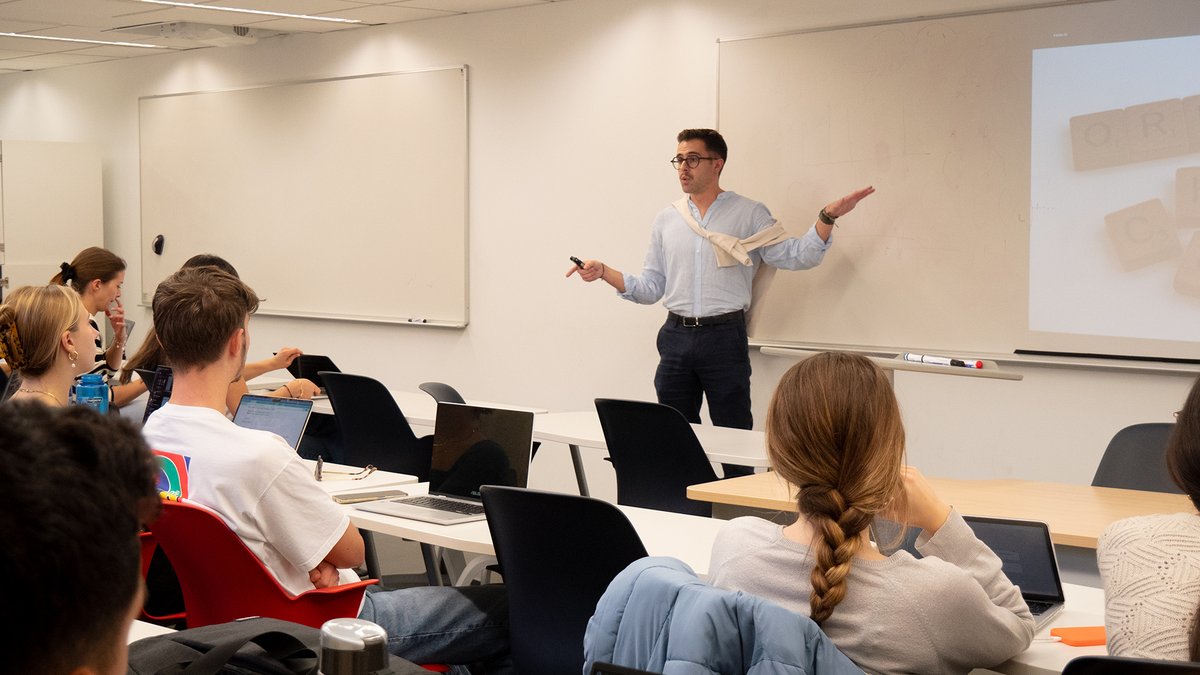 ESCIupf's tweet photo. 📊Yesterday, the alumni @JliaNadal and @priberat gave a masterclass on the #GNMI and #MScIB Market Research Analytics course, sharing their experiences in the branded and private-label sectors. It was great to see you again! https://t.co/sIeFVXGeBc