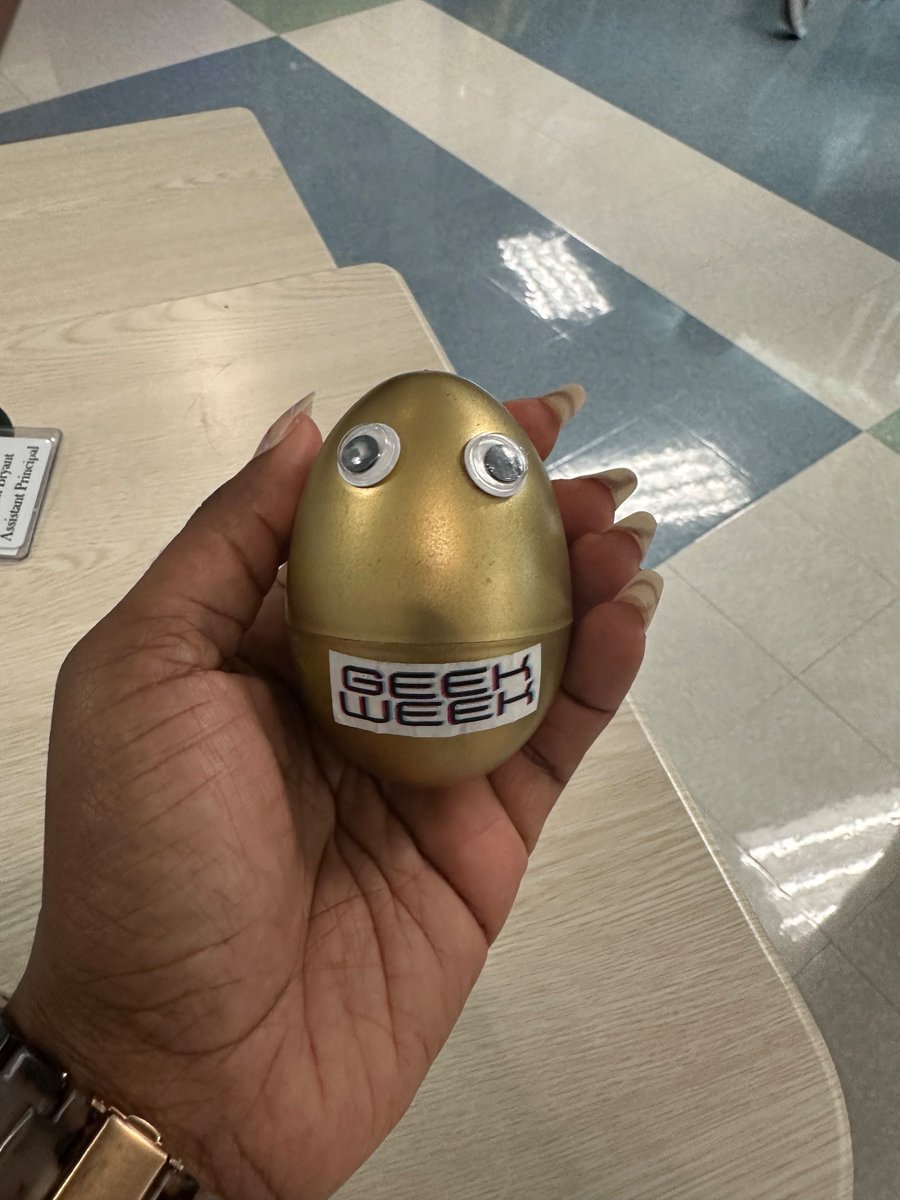 Mslnbryant's tweet image. Found a Golden Egg for Geek Week!  But I put it back 😂 @KnightdaleHS try to find it and see if I left the prize😂 @knightdalelc #geekweek #igKNIGHT