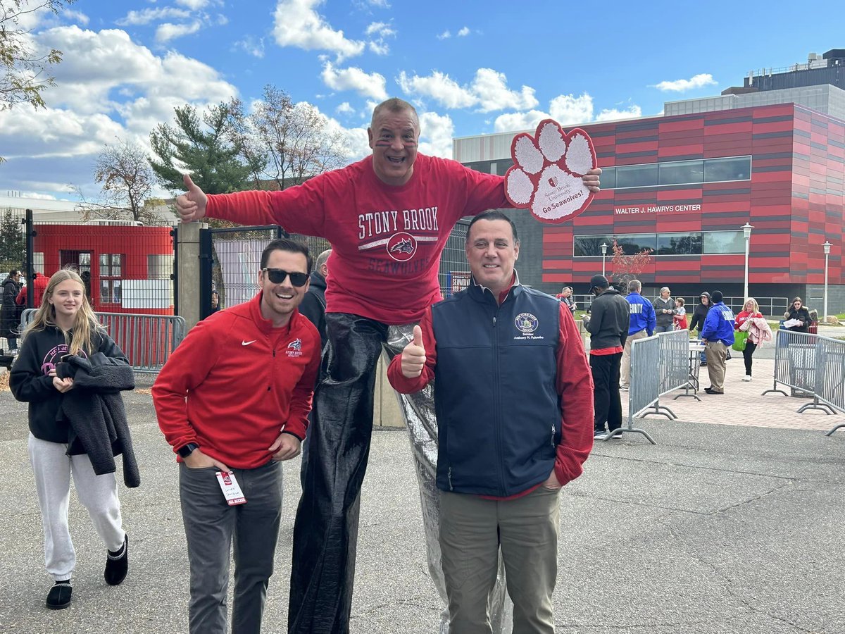 Great time this past weekend at the @StonyBrookFB football game where @EFlood29 and I participated in the coin toss. I also had the opportunity to meet with and thank several our Veterans for their service at the game! #seawolves