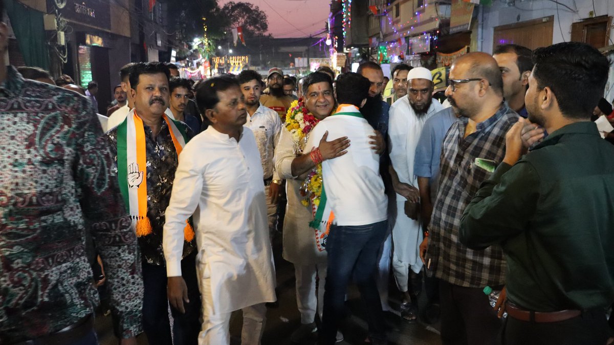 deepakjoshiIYC's tweet photo. हर एक कदम जीत की ओर..
हर एक कदम मंज़िल की ओर...
आज अपनी विधानसभा इंदौर 3 के वार्ड क्रमांक 56 में आपका प्यार व अपार स्नेह मिला।
आप सभी का कोटि-कोटि आभार 🙏🙏
#indore3 #indore3kiaawaz #जनसम्पर्क #JansamparkMP #JanSampark
@OfficeOfKNath @digvijaya_28 https://t.co/CY3klilEMF