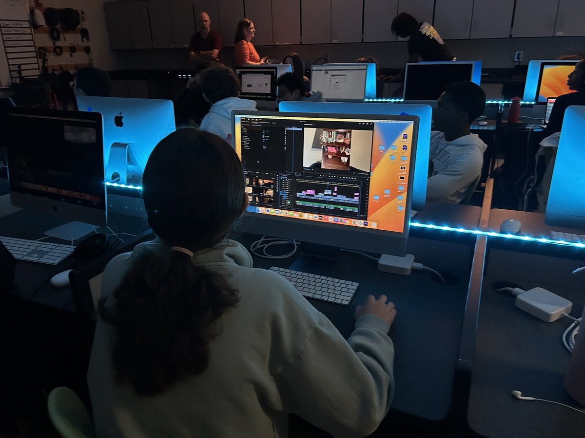 Oak Mt visitors see Combs TV Production Ss edit and critique documentaries. #mcslearn #proudtobeajet