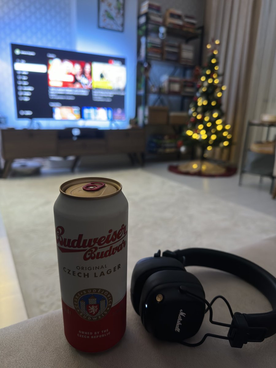 ilkavan's tweet photo. #yılbaşı #çamağacı #marshall #budweiser #tvkeyfi https://t.co/RAdMJsp8Gj