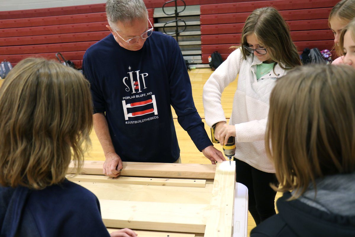 pbschools's tweet image. .@PBJHS students help nonprofit build bed for family in need: poplarbluffschools.net/cms/One.aspx?p… #pbproud #pbstrong @ShpBeds