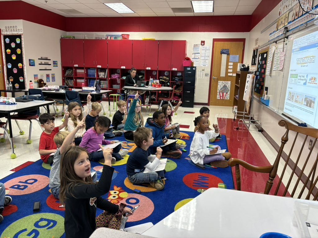 LoganMarion13's tweet photo. Working on making 10 to add in a live lesson with @gregtangmath 👍🏻#firstgrade @JoshuaEanes1 @JentheAP @Bethany_Elem https://t.co/fDFHo5W67c