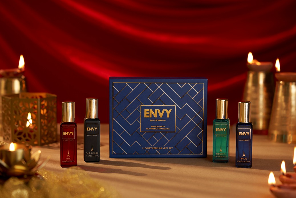 Explore the world of opulence through a sensational variety of fragrances by Envy that redefine indulgence. . . #Envy #festive #fragrance #envygifts #giftings #gifts #deo #envyperfume #perfumes #giftpacks #festive #festivelook #festivegifting #menperfume #festivemood #festivelook