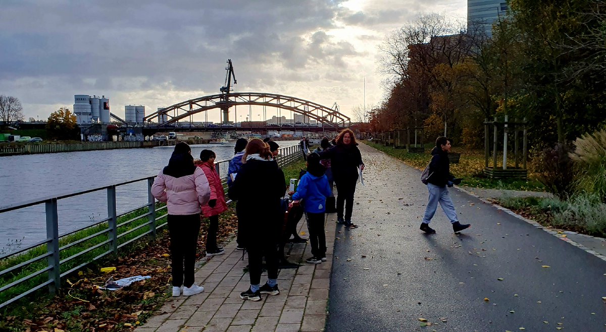 Im Rahmen des bundesweiten Programms #plasticpirates hat die 6a heute Vormittag in der Wilhelmstadt einen Uferabschnitt der Havel nach Plastikmüll untersucht. In nur 1.5 Stunden hat die Klasse auf einer Fläche von 220×50 Metern über 12kg Müll eingesammelt!  #spandau #grundschule