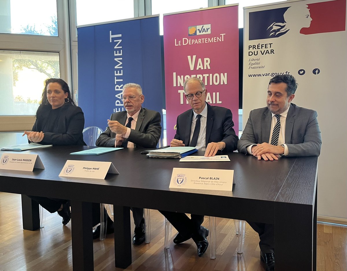 🔵 cet après-midi, un premier COPIL de l’initiative VAR INSERTION TRAVAIL [#VIT], dont @poleemploi_VAR est partie prenante, se tient en présence du <a href="/Prefet83/">Préfet du Var</a>, M. Philippe Mahé, du Prés. du <a href="/Departement_Var/">Departement du Var 83</a>, <a href="/jlmasson83/">Jean-Louis MASSON</a>, &amp; du Dir. Régional de @poleemploi_paca, <a href="/pascalblain13/">pascal blain</a>.