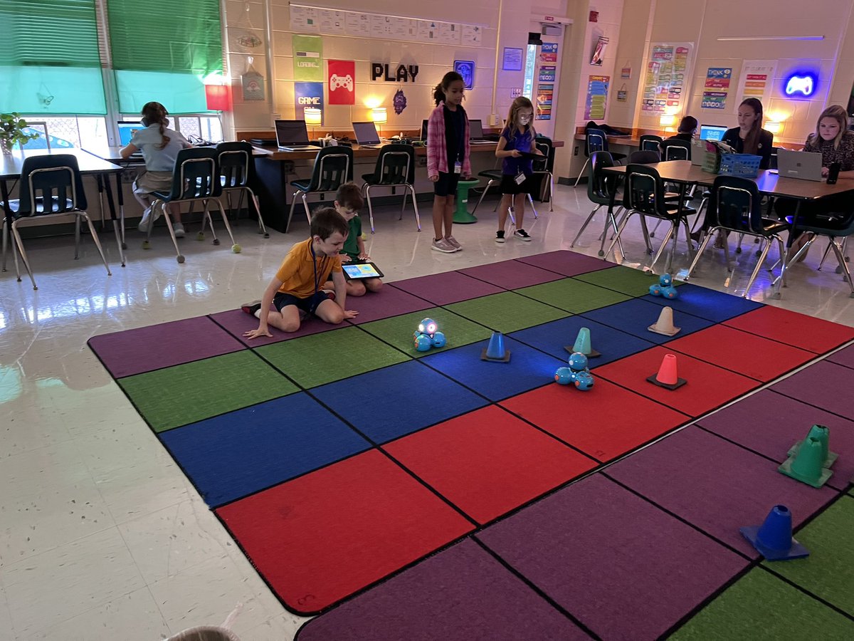 Ms. Dormans class first driving time driving this year. <a href="/CESCorkyBear/">Corkscrew Elementary</a> <a href="/ccpssteam/">@CCPSSTEAM</a>