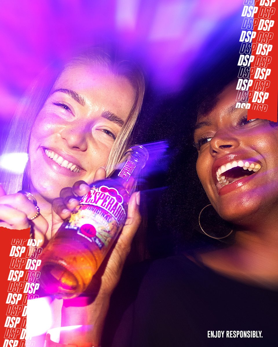 En el decálogo de frases de fiesta no puede faltar: Va ponte, que nos hacemos un selfie. SONRÍE. 😁