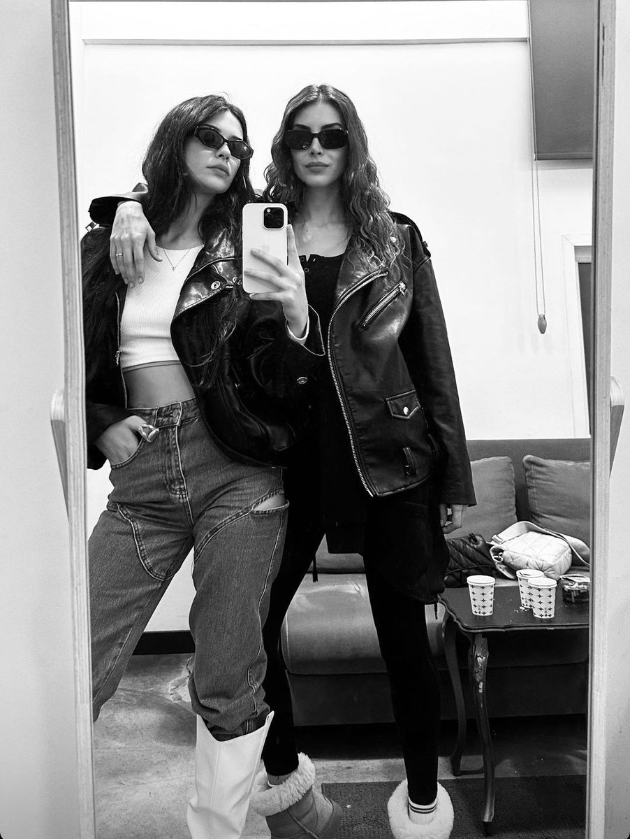 _9lujx's tweet image. Let's go, girls 💖💘💗💓💞 #DevrimÖzkan #DenizBaysal #Dendev #NeGemilerYaktım #ngy