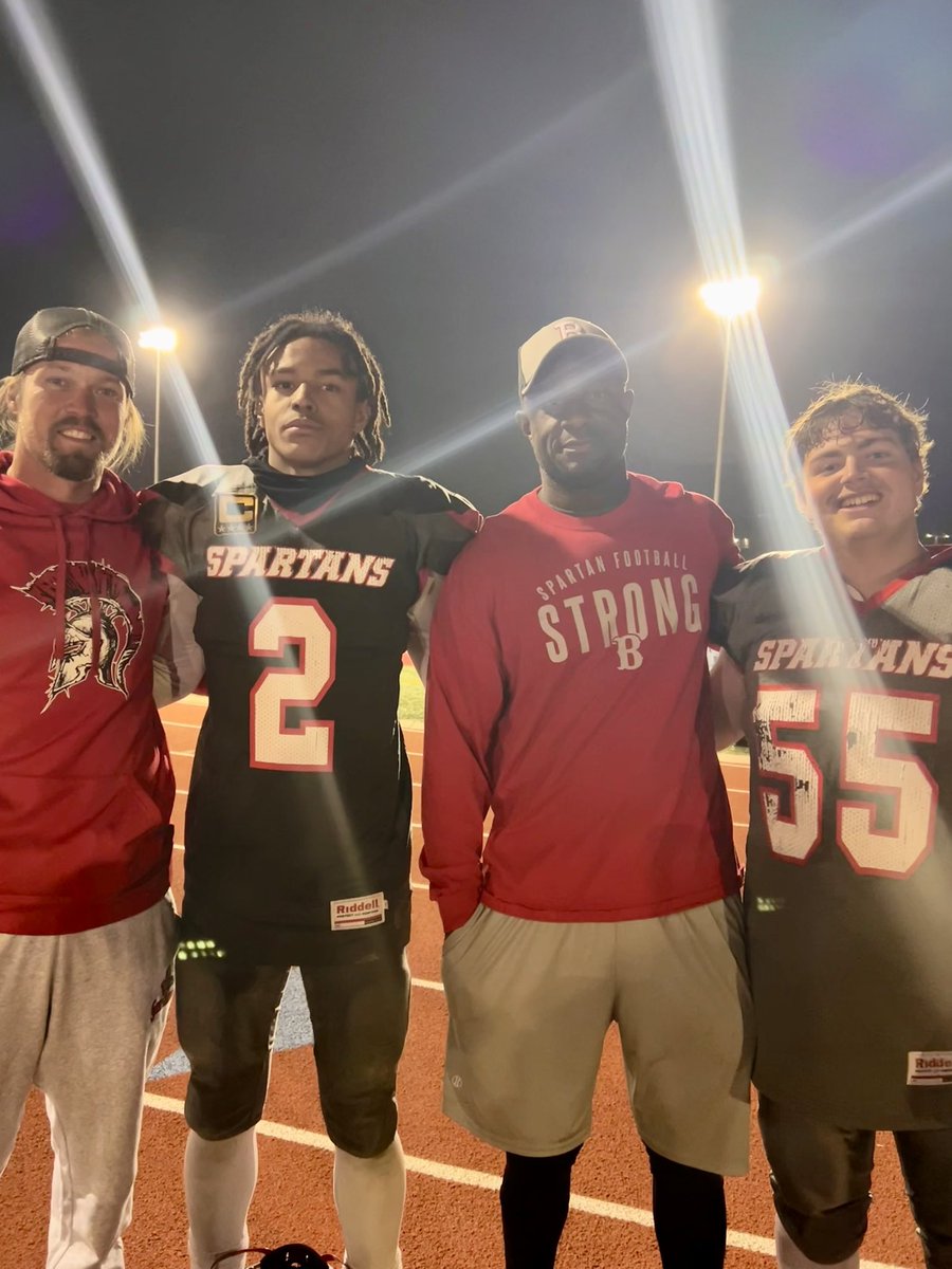 End of season stats 👂
142 tackles 
46 receptions 900+ receiving yards 
20 carries 200+ rushing yards
105 passing yards only 2 passes 
All purpose yards 1200
4 sacks
5 interceptions 7 pd
15 touchdowns 🙌🏾
<a href="/CoachJamesLee_/">James Lee, M.A.</a> @NMHUcoachrhud <a href="/CoachKelleyLee/">Kelley Lee</a> <a href="/DavidHowes5/">David Howes</a> <a href="/PrepRedzoneNM/">Prep Redzone New Mexico</a>