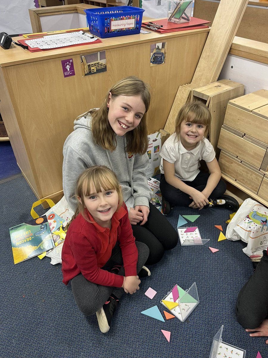 MidCalder_PS's tweet image. P6/7 loved giving P2 their book bags to celebrate #BookWeekScotland! They enjoyed reading the stories and playing the games. @scottishbktrust @wl_literacy #MCPSP67 #MCPSP2