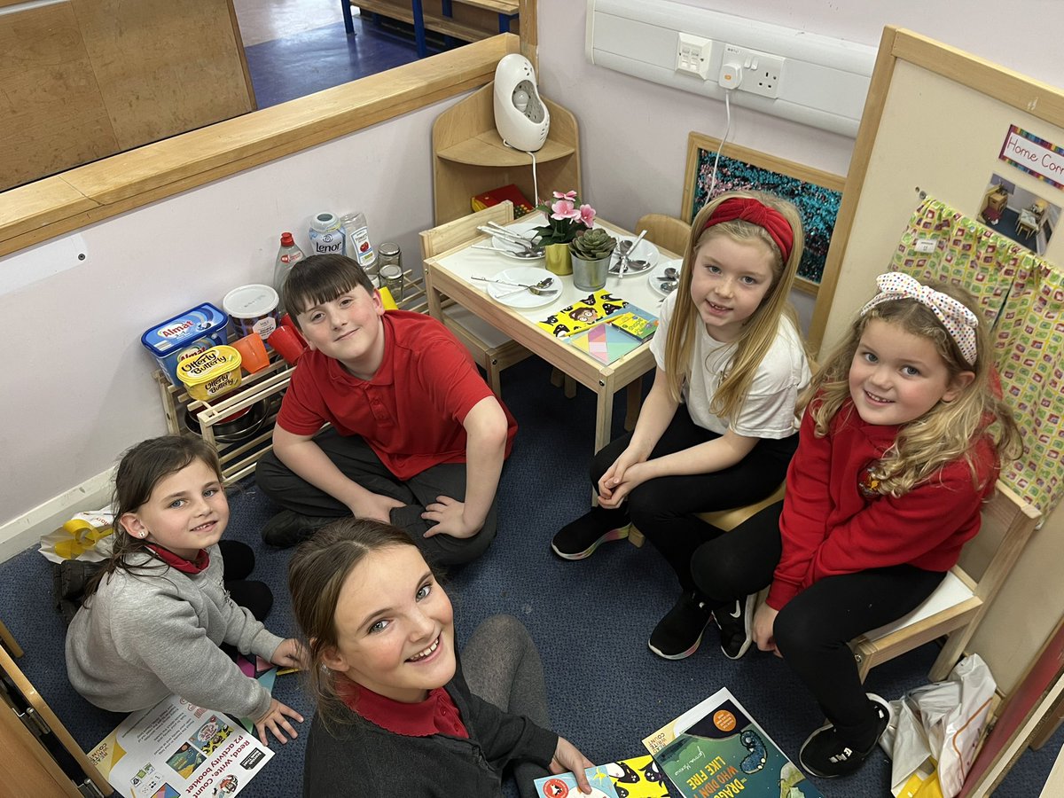 MidCalder_PS's tweet image. P6/7 loved giving P2 their book bags to celebrate #BookWeekScotland! They enjoyed reading the stories and playing the games. @scottishbktrust @wl_literacy #MCPSP67 #MCPSP2