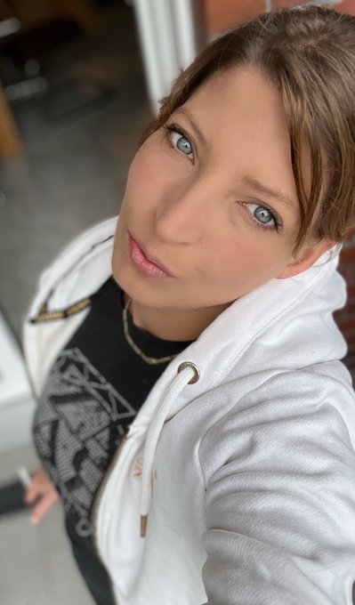 Ich hoffe ihr seit gestern gut in die neue Woche gekommen 😘  P.s: Ich suche wieder Jungs die mit mir