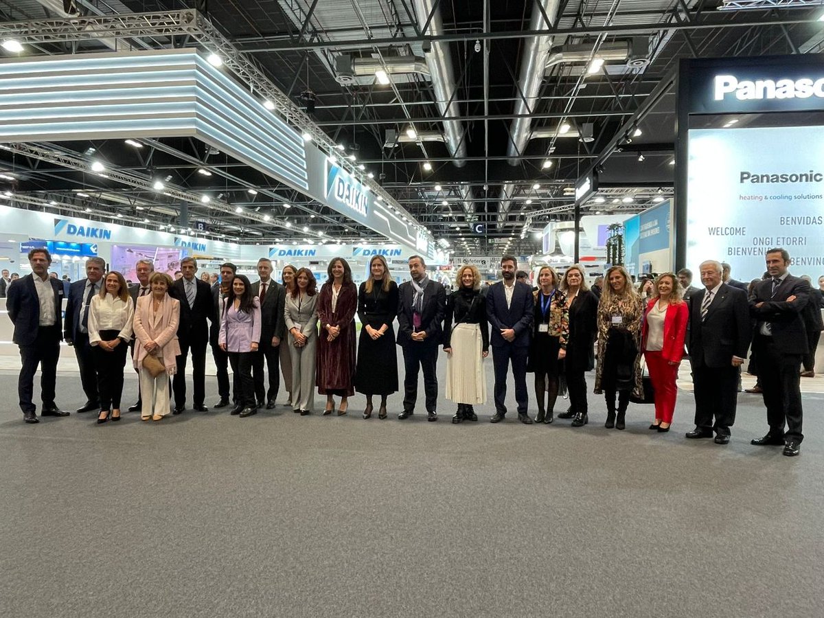 IFEMA_VP's tweet photo. Inauguramos @Feria_CR, que celebra su 20º aniversario.

Recibimos en @IFEMA MADRID a Sara Aagesen, Secretaria de Estado de Energía del @mitecogob.

#CyR23 reúne a 398 empresas de 21 países, siendo el principal escaparate de la industria de la climatización y refrigeración. https://t.co/XfrVU06H7x