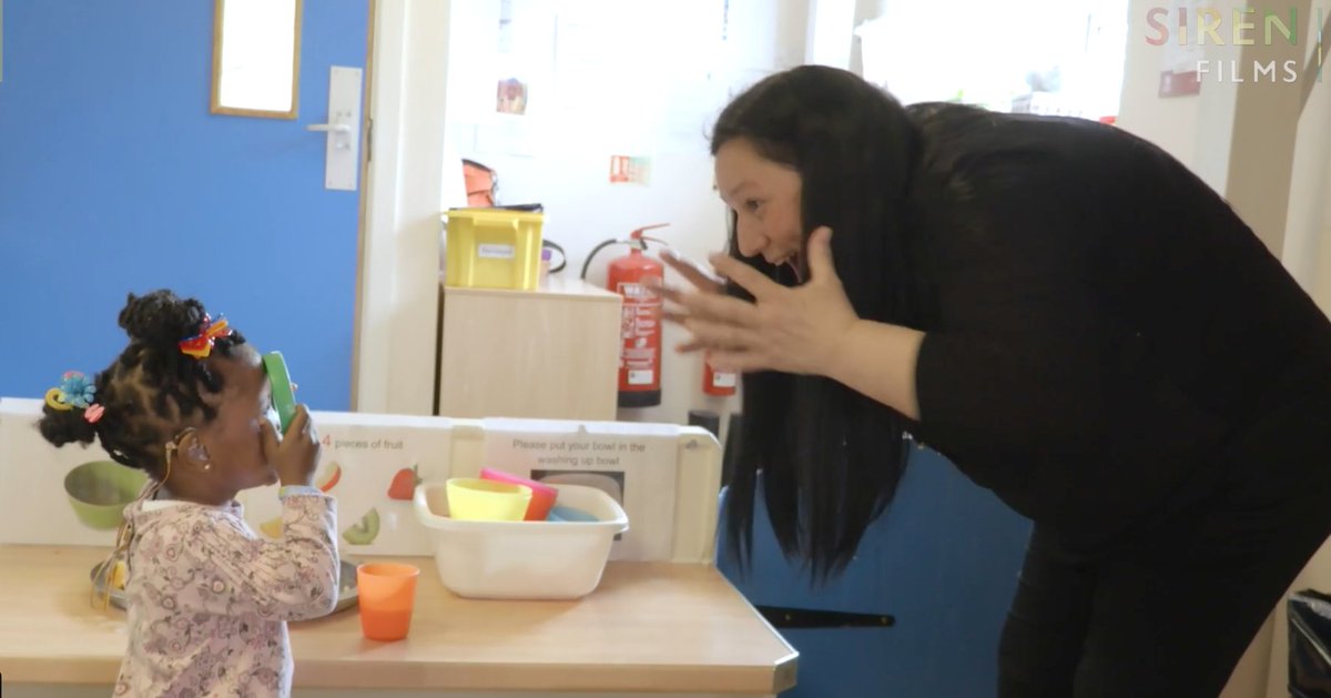 SirenFilmsLtd's tweet image. Two year old Khloe is free at this time to choose what she would like to do in the nursery. She has a hearing impairment and has recently had cochlea implants put in both ears.
sirenfilms.co.uk/library/khloe-…
#earlyyears #makingchoices #SEND #waterplay #eytagteam #eymatters