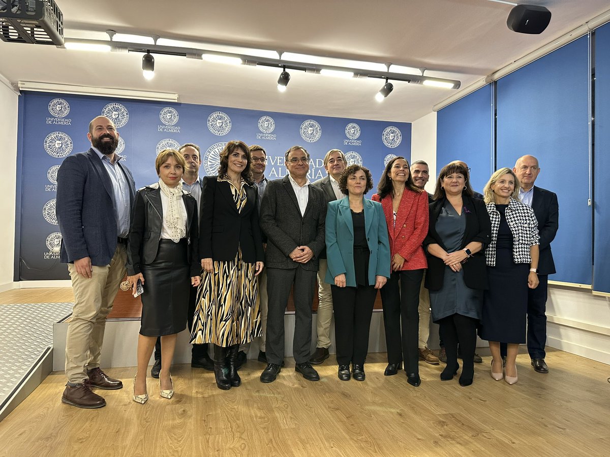 #EnDirecto José Céspedes, rector electo de la Universidad de Almería (<a href="/ualmeria/">Universidad de Almería</a>) ha presentado hoy a las personas que compondrán su equipo de Gobierno. Cargos que comenzarán a ejercer en breve, cuando su nombramiento sea publicado en el #BOJA por <a href="/AndaluciaJunta/">Junta de Andalucía</a> la próxima semana