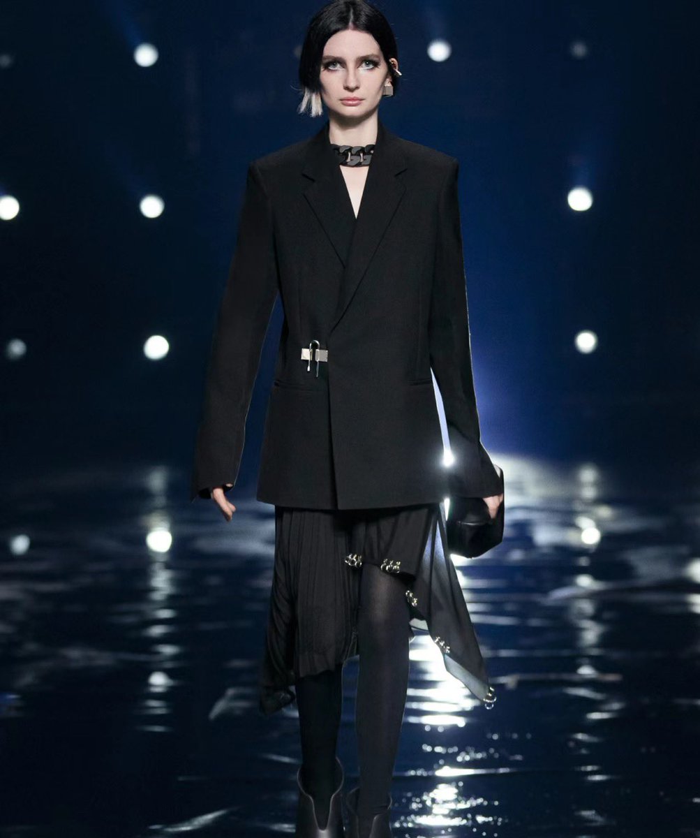 yuki_abcds's tweet image. 本日yukihiroさんのスーツはGIVENCHY  2021A/WのU LOCKでした！！！！#acidandroid