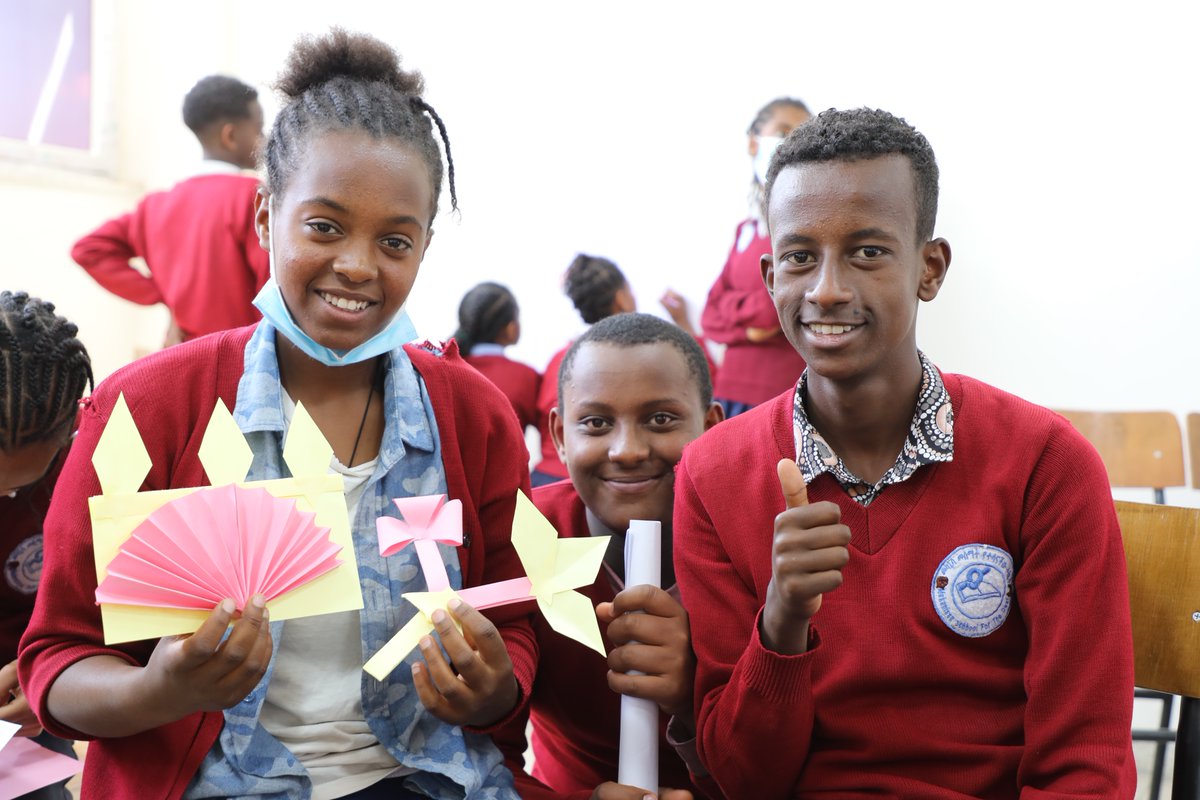 UNICEFEthiopia's tweet photo. Today, 20 students from the Mekanisa School for the Deaf participated in an introductory plastic arts workshop by the artist @EyayuGenet. 🎨🖌️
The paintings, along with poems and other creations, will be presented in December during #DisabilityAwarenessWeek.
Stay tuned! 😉 https://t.co/zWq6OIDZ6V