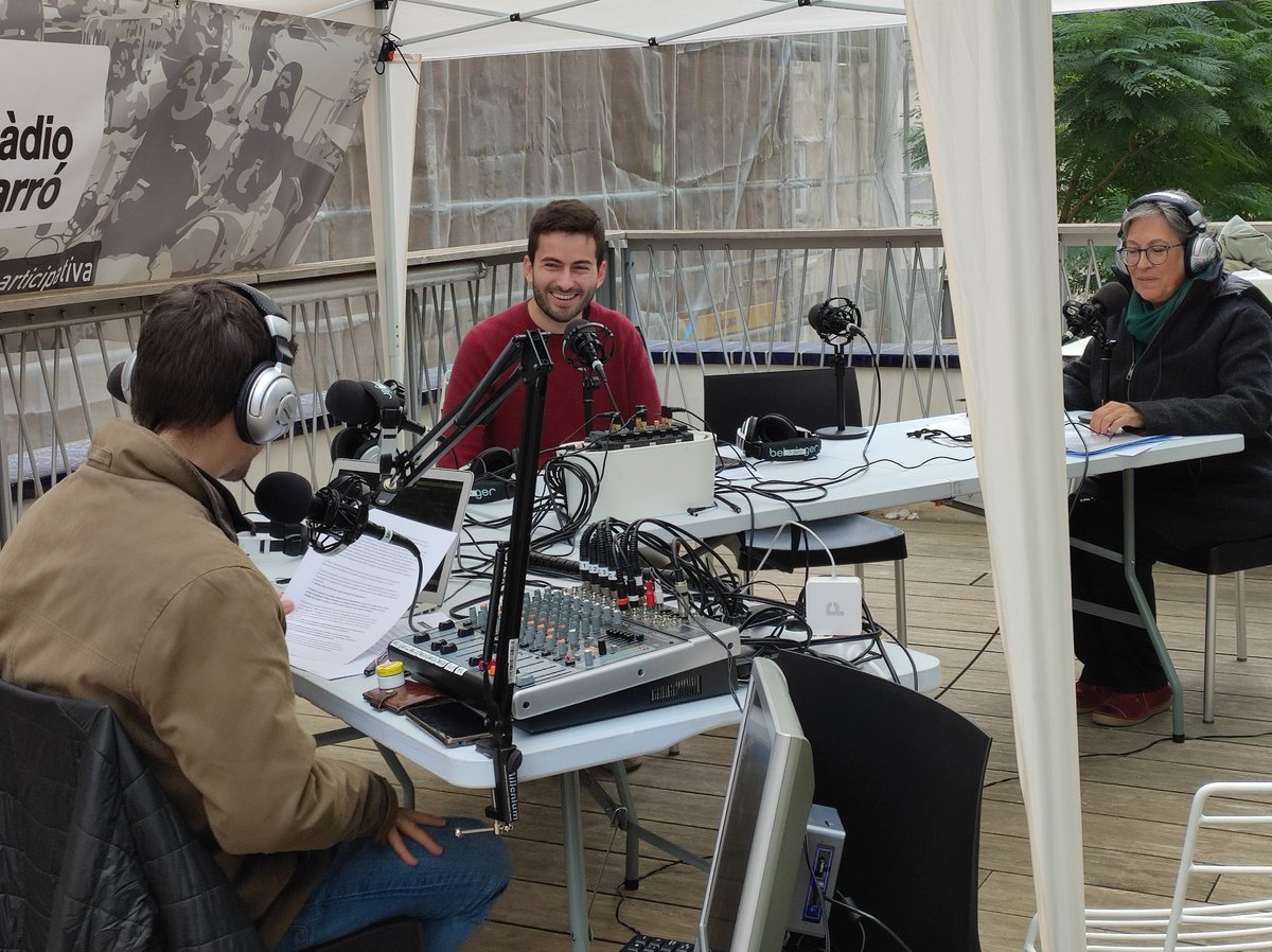 ArguJavier's tweet photo. 📻La setmana de la Ciència ha arribat també a Ràdio Farró, i vam estar parlant de la llum, els fotons i el descobriment de l'efecte Compton ara fa 100 anys.

Muchas gracias a Cristina, Raúl y todo su equipo por acercar la ciencia con tanto cariño.
⏯️https://t.co/PtfQwrUzqb https://t.co/GqWb4UToOq