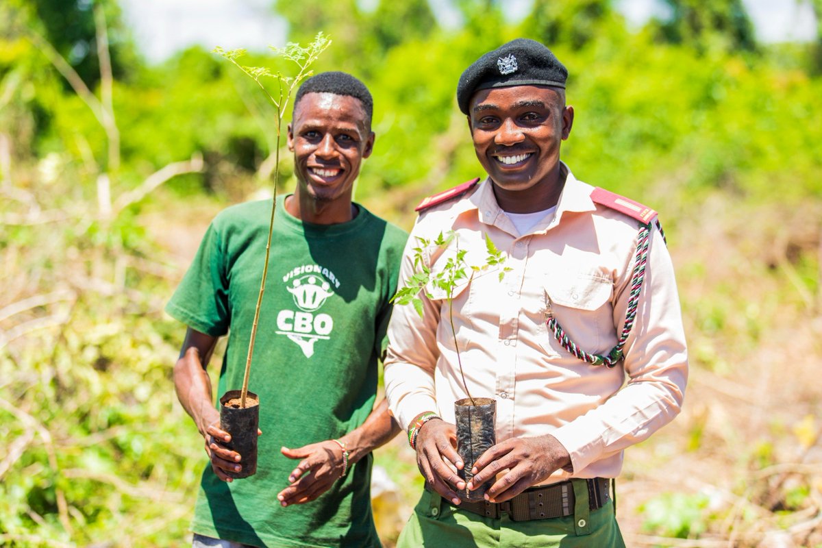 CboVisionary's tweet image. Yesterday we joined Fellow Kenyans on National Tree Planting Day that was held at Kaya Shonda Location, Likoni Sub County. 
Brought about by Presidential concerted efforts in environmental protection to mitigate
#VisionaryCares
#nationaltreeplantingday2023
#ClimateAction