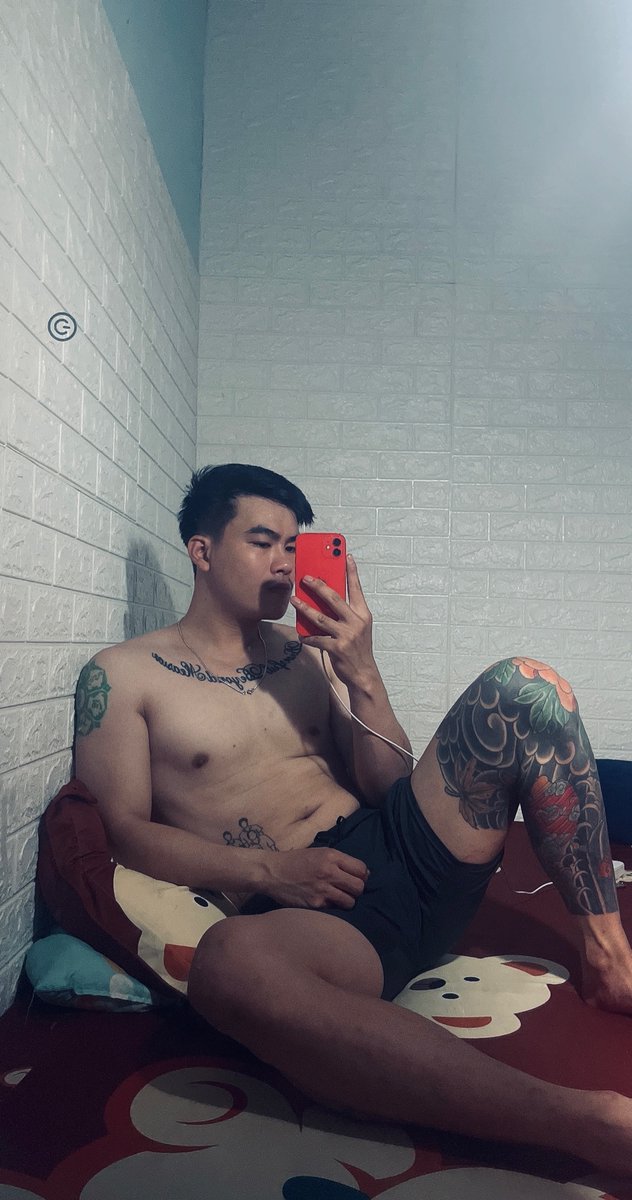 quysml's tweet photo. Mưa dầm mưa dề  
Cần có cục tạ tập mỗi ngày ở nhà 😂😂 https://t.co/1BFNDjz1tm