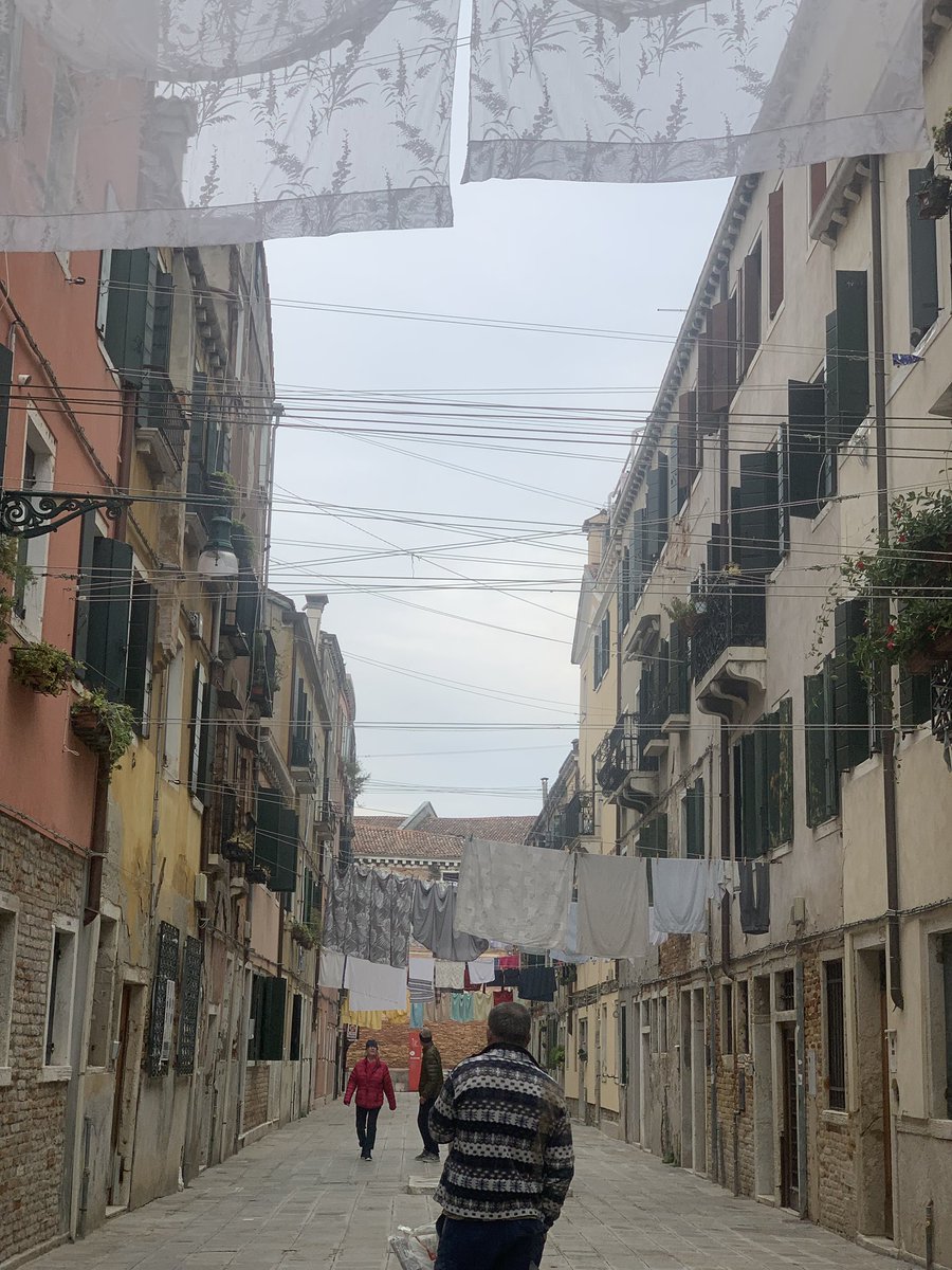 Çamaşır asma geleneği…#Venezia