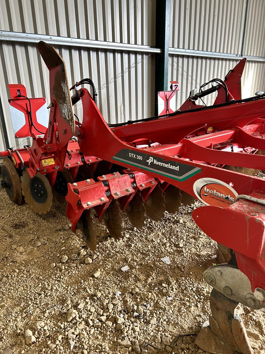 ⭐️ FOR SALE ⭐️

Genuine reason for sale  in exceptional condition 
Kverneland DTX300 - 3 meter
Year 2022 - only worked 200 acres