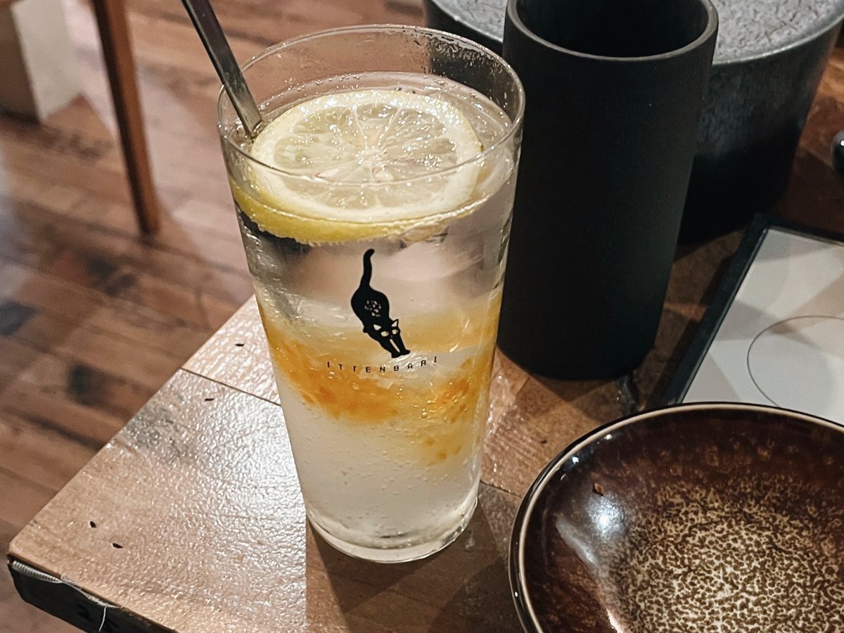 meiku03's tweet photo. 18品3900円の破格コースがいただける、人形町の焼鳥酒場「一天張」へ！あまりのボリュームに後半は戦いになるほど…焼き鳥はもちろん、創作料理とお酒、どれもおいしかったです https://t.co/EBjMXtr11M