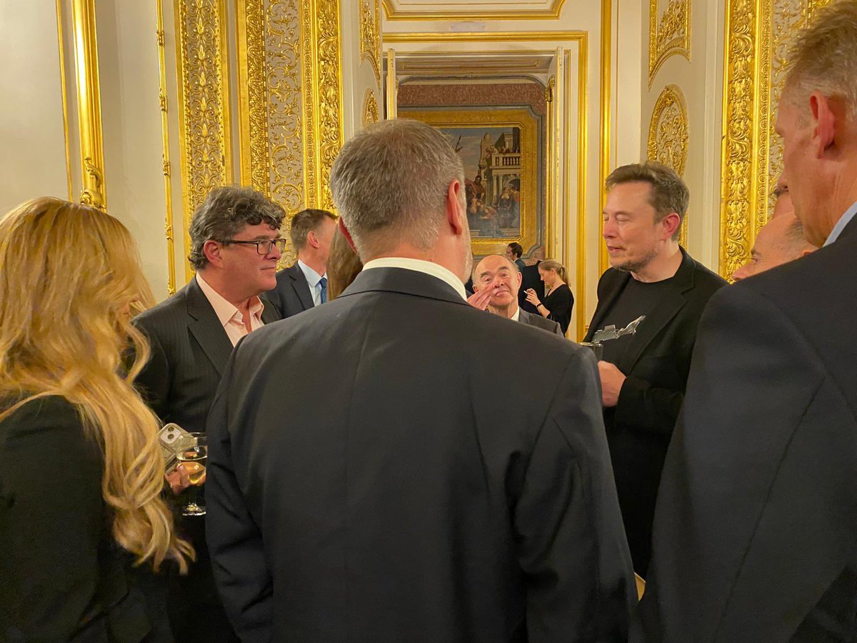 I was delighted to witness the brilliant AI discussion between <a href="/RishiSunak/">Rishi Sunak</a> and <a href="/elonmusk/">Elon Musk</a>. Really interesting views and insights. Was great to chat with Elon after the conference too. Exciting times ahead in the world of #AI. #ArtificialIntelligence #AIDiscussion #FutureTech