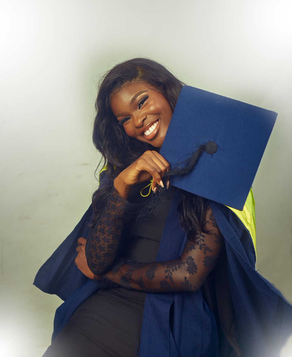 Dharah12's tweet image. B.Sc Archaeology from the first and the best🥳🥰
#universityofibadan
#classof2022