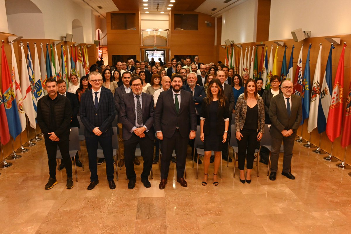 🏥 La #RegióndeMurcia alcanza los cien trasplantes de riñón en un año gracias a la alta tasa de donación.

👉 <a href="/LopezMirasF/">Fernando López Miras</a> mantiene un encuentro con los coordinadores de trasplantes y los profesionales implicados.

🔗 carm.es/web/pagina?IDC…