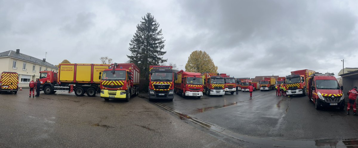 loisontom's tweet photo. La force des #pompiers de  @SecCivileFrance est de pouvoir s’entraîner ensemble sur des stages majeurs  comme le #Usar3 organisé par @SDIS_18 avec le @SDIS57 . 
15 berces sauvetages déblaiement issues d’une quinzaine de #Sdis
Plus de 40 manœuvres en 3,5 jours. Impressionnant 👌 https://t.co/aW4JGrnMho
