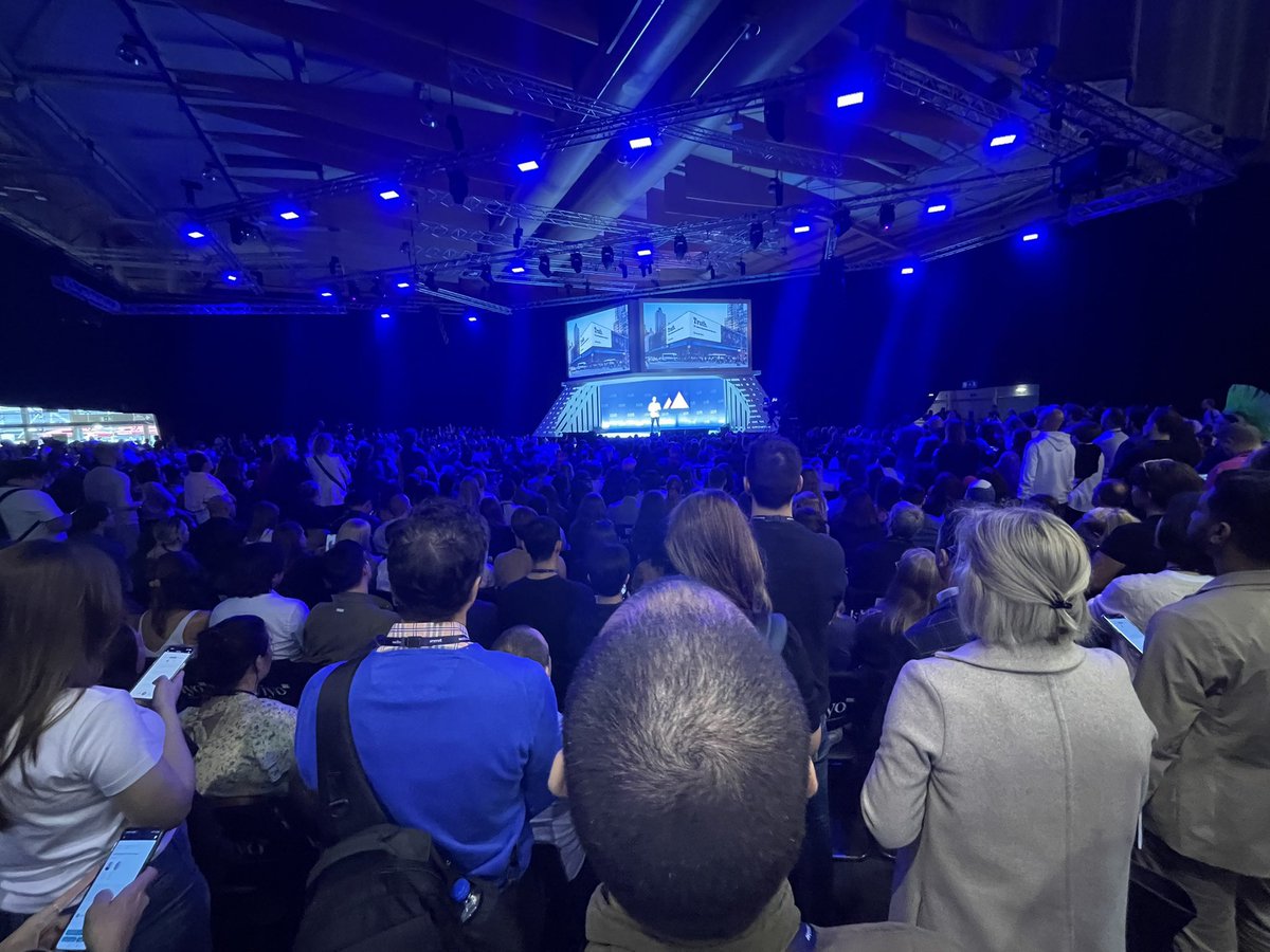 Gm from absolutely packed stages all across #WebSummit Day 1 🙏🏻🇵🇹