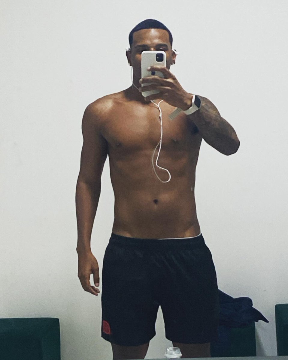 _JonasMt's tweet photo. Pós ensaio 🔥🕺🏾 https://t.co/HM9qHjQTrw