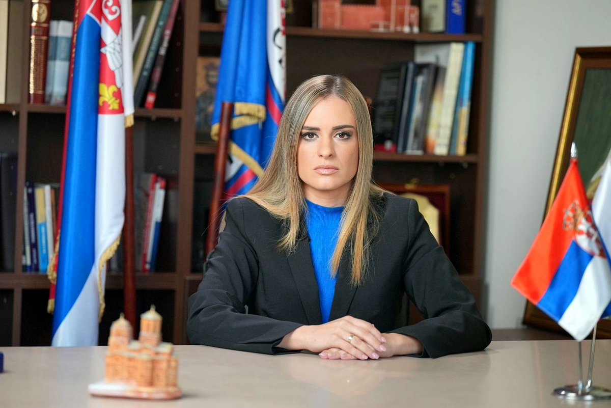 milicazavetnica's tweet photo. Дведесет година слушамо како Европска унија нема алтернативу, што је апсолутна неистина. Европска унија има алтернативу и то је БРИКС. За разлику од ЕУ која се распада и њене водеће чланице желе да изађу, БРИКС већ сада контролише преко 50% свих светских ресурса, не рачунајући земље чланице које су на чекању. Од првог јануара ти проценти ће бити још већи. Да не говоримо о пријатељском односу водећих чланица БРИКСА, Русије, Ирана, Кине, које нису признале независно Косово, њихова политика према Србији није политика уцена, већ политика економског повезивања. За Србију су врата у БРИКС-у широм отворена.  Национално окупљање ће тражити да Србија постане чланица БРИКС-а чиме ћемо коначно изаћи из лавиринта бриселских интеграција.