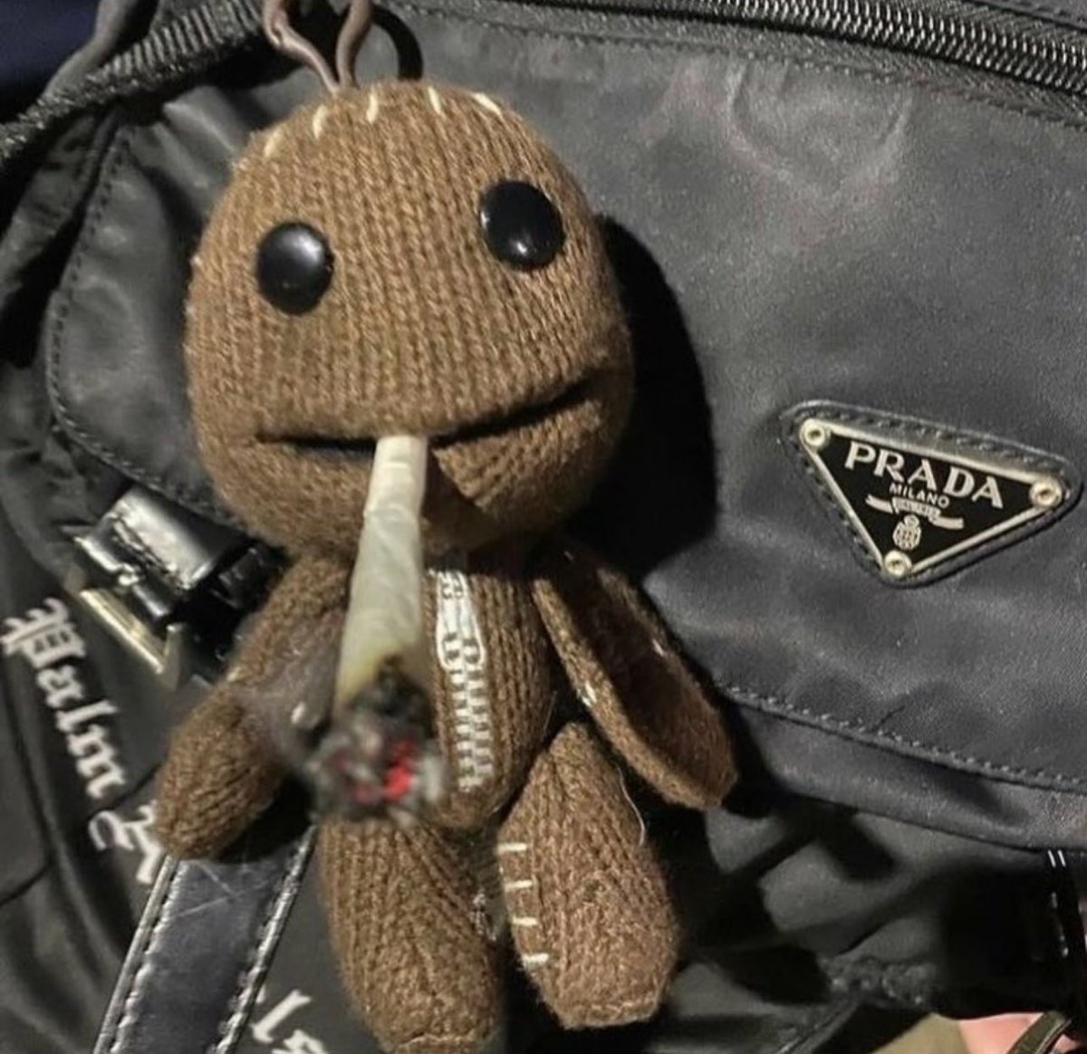 Love leaving people on read 😹